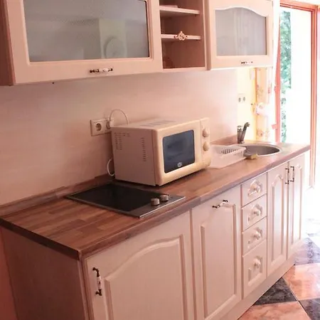 Csaladikucko Vendeghaz Guest house *
